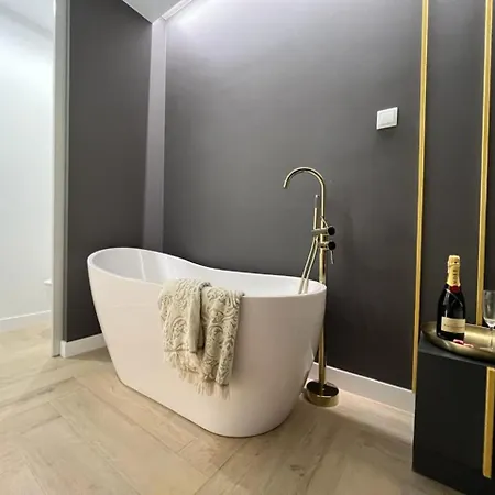 Vipwarsawapartments Pl Gold Mennica